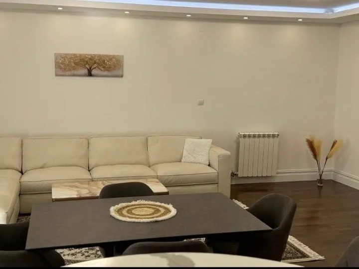 Izdavanje, trosoban stan, 85m², Zabjelo, Podgorica