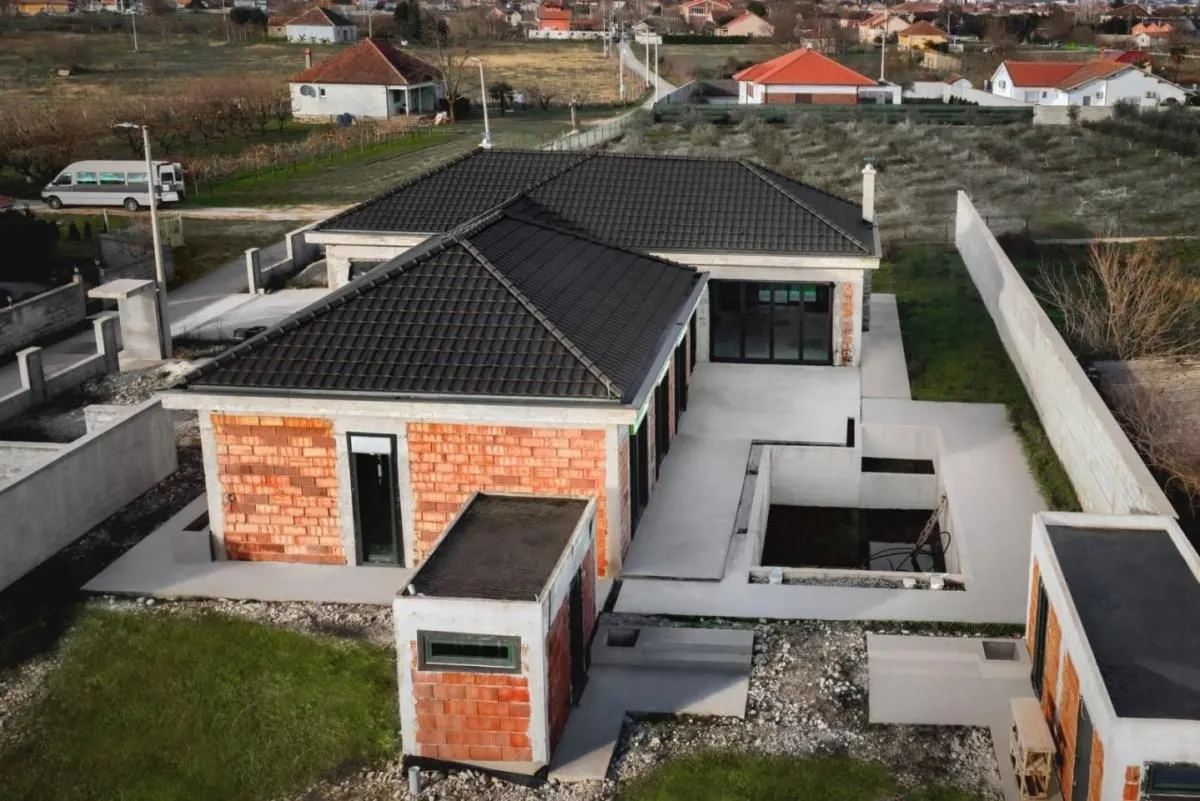 Prodaja, kuća, 259m², Donji Kokoti, Podgorica