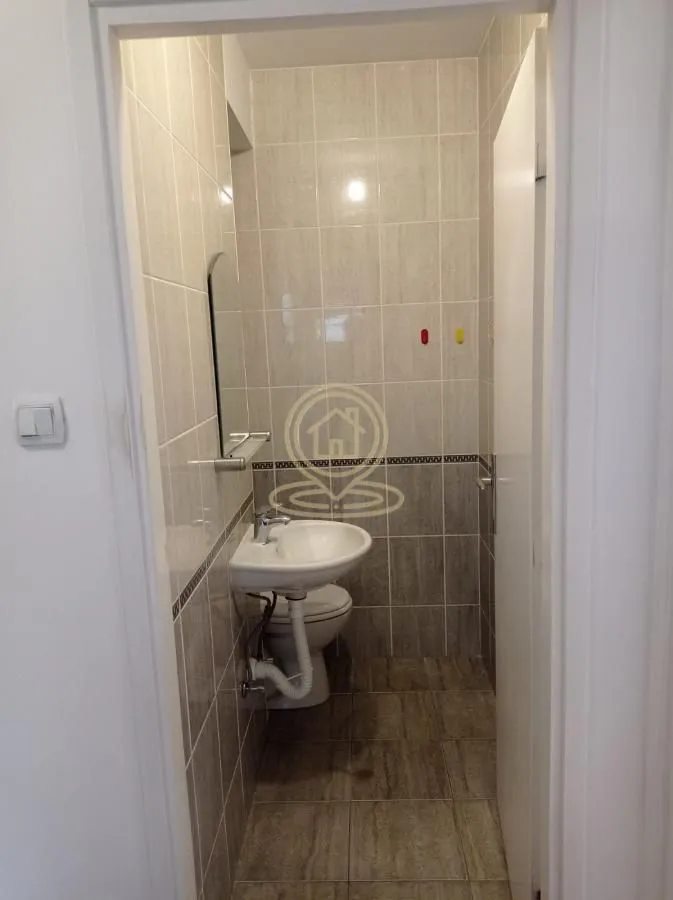 Izdavanje, trosoban stan, 82m², Centar, Novi Sad