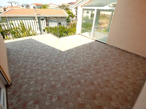 Prodaja, kuća, 188m², Centar, Bar - image 9