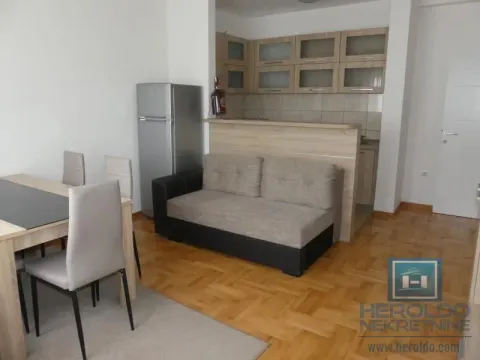 Prodaja, četvorosoban stan, 105m2, Vašarište, Jagodina Prodaja, četvorosoban stan, 105m2, Vašarište, Jagodina