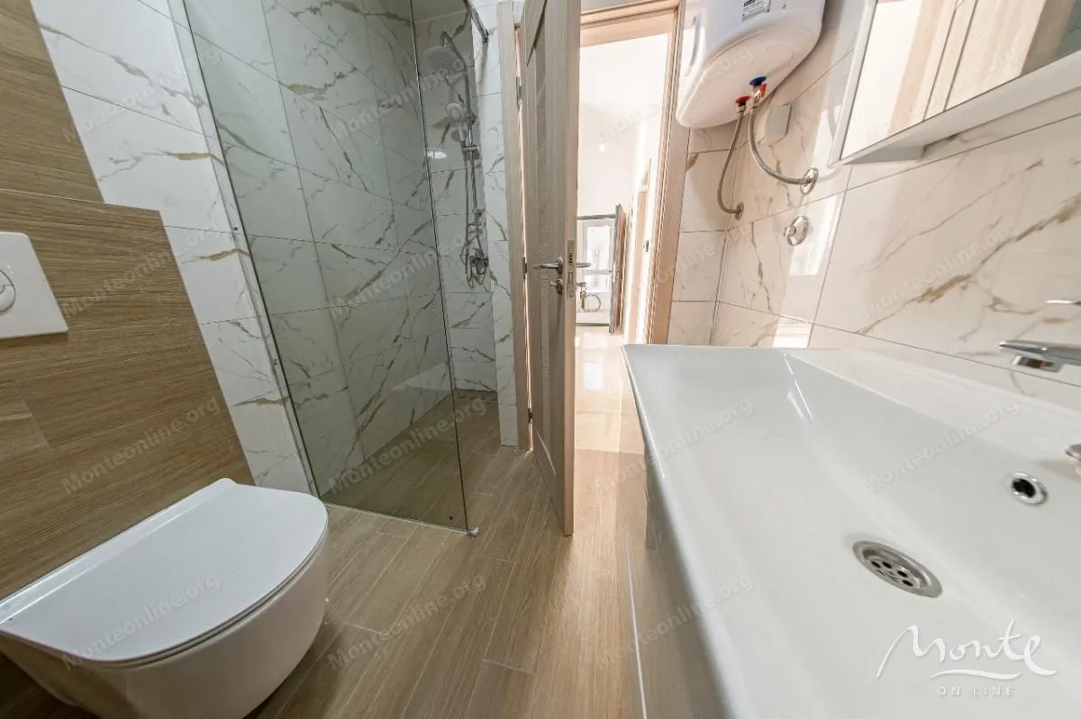 Prodaja, dvosoban stan, 74m², Đenovići, Herceg Novi