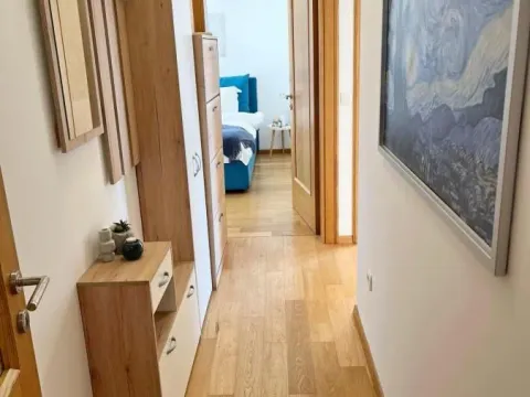 Prodaja, trosoban stan, 99m², Tivat, Crna Gora - image 2