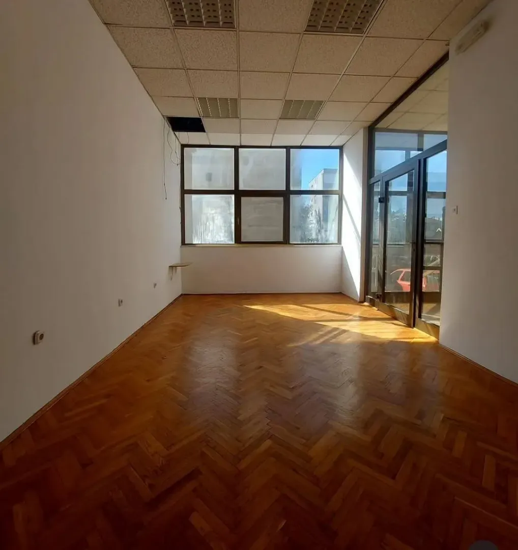 Rent, office space, 158m², Centar, Nikšić