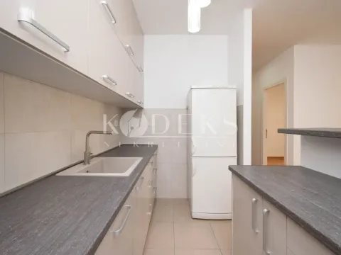 Izdavanje, poslovni prostor, 64m², City Kej, Podgorica - image 3