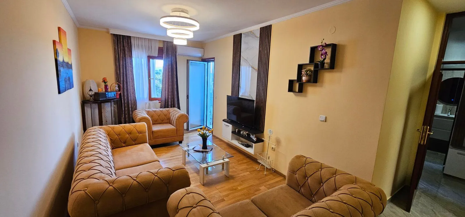 Izdavanje, dvosoban stan, 66m², Pobrežje, Podgorica