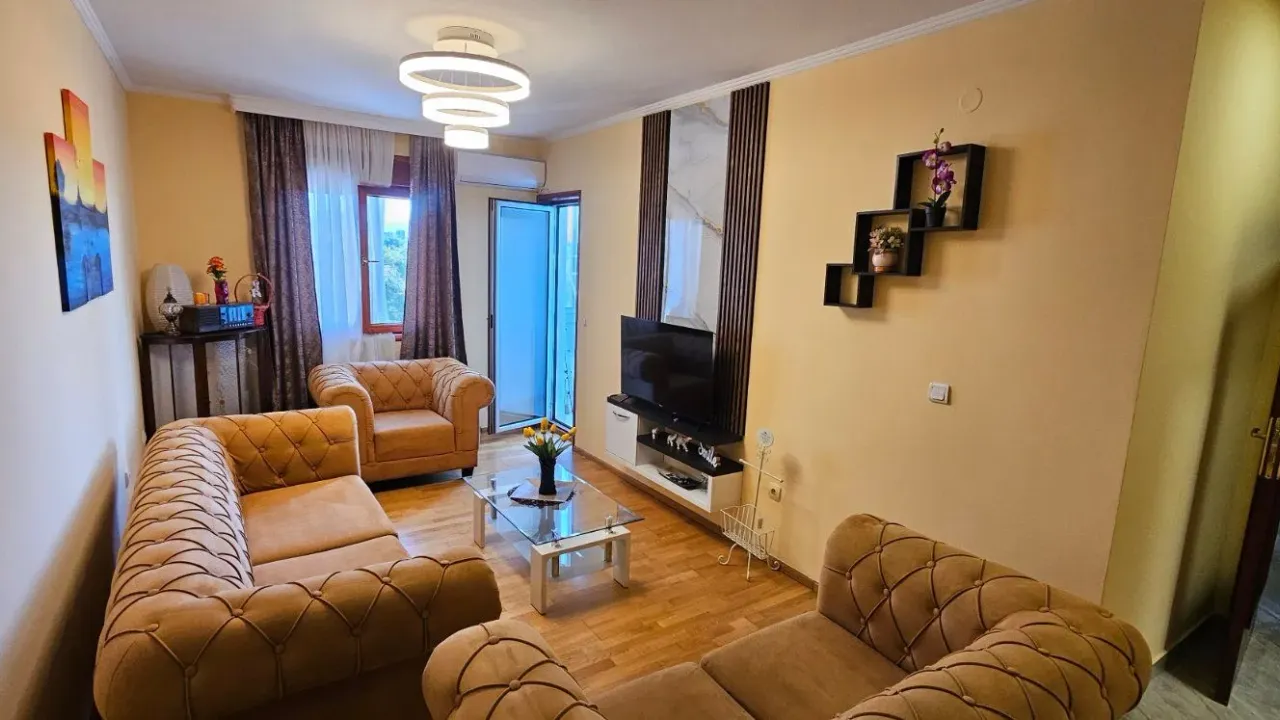 Izdavanje, dvosoban stan, 66m², Pobrežje, Podgorica