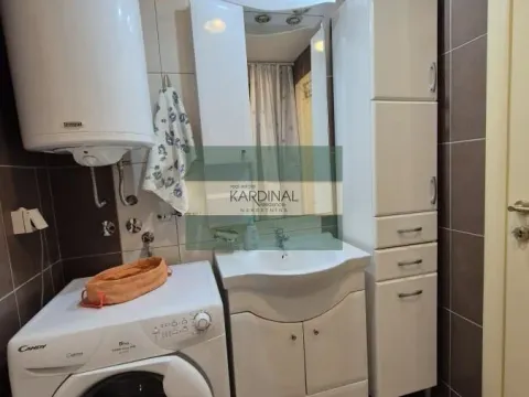 Izdavanje, trosoban stan, 73m², Centar, Jagodina - image 30
