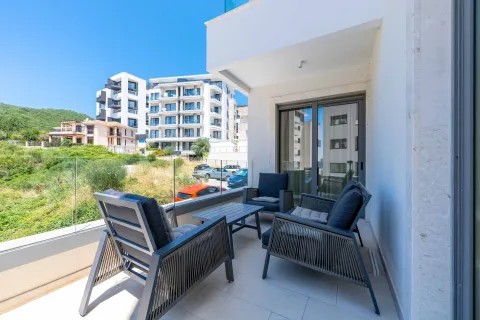 Rent, two bedroom apartment, 64m², Bečići, Budva - image 14
