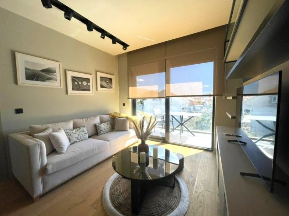 Izdavanje, jednosoban stan, 48m², Donja Lastva, Tivat