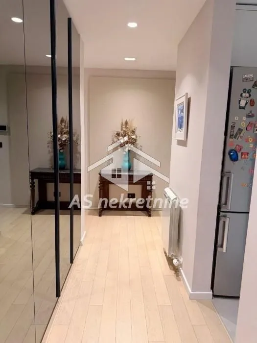 Izdavanje, četvorosoban stan, 103m², Stari Grad, Beograd