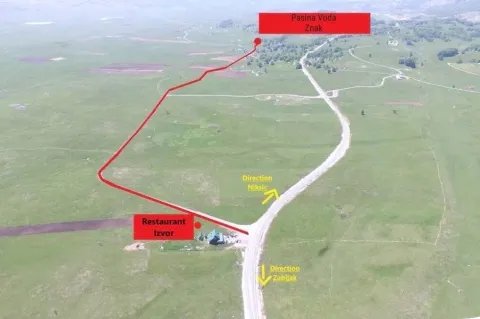 Vazdušni snimak terena sa ucrtanim oznakama pravaca kretanja. - image 2