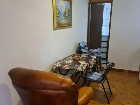 Rent, studio apartment, 40m², Tološi, Podgorica - image 5