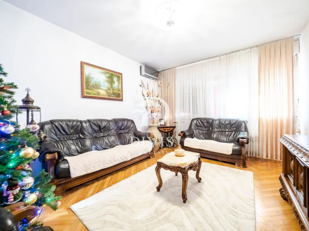 Prodaja, trosoban stan, 82m², Zemun Gornji Grad, Zemun Sve Podlokacije