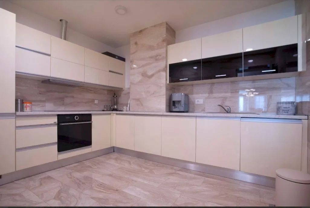 Sale, three bedroom apartment, 181m², Tre Canne, Budva