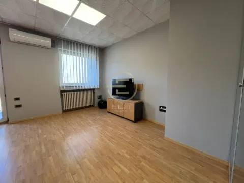 Rent, office space, 280m², Centar, Novi Sad - image 14