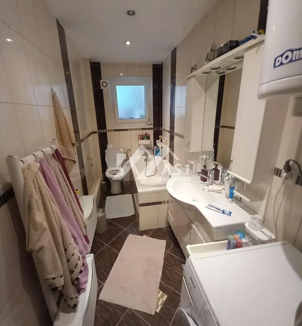 Izdavanje, trosoban stan, 85m², Centar, Novi Sad