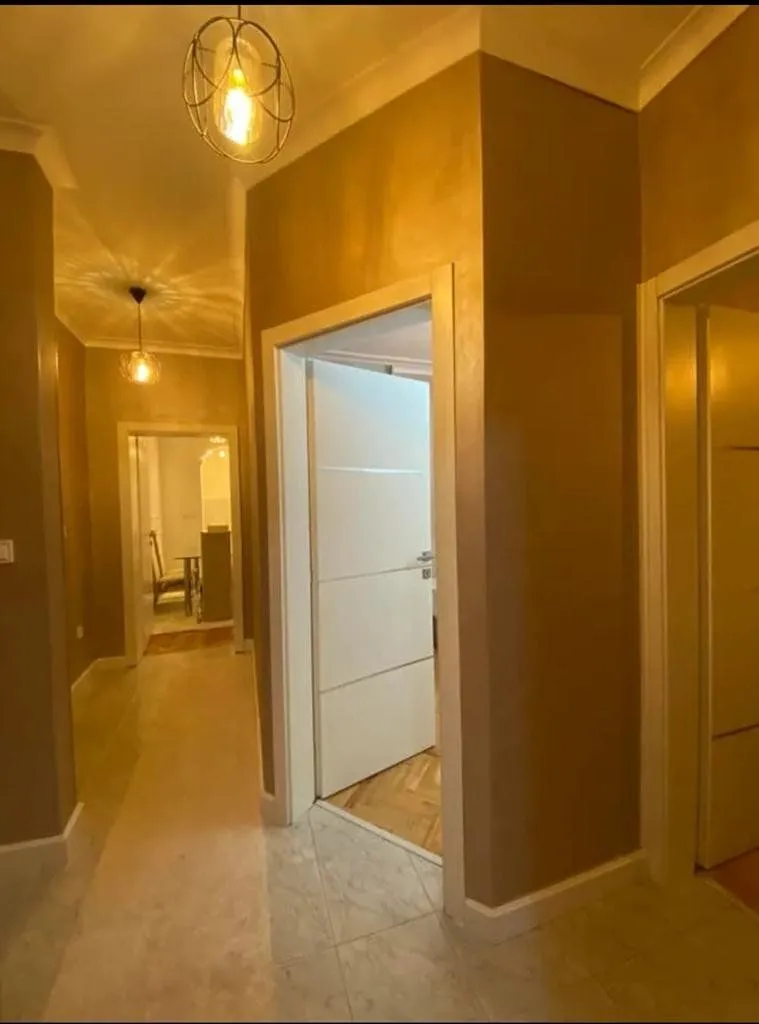 Izdavanje, trosoban stan, 80m², Stari Aerodrom, Podgorica