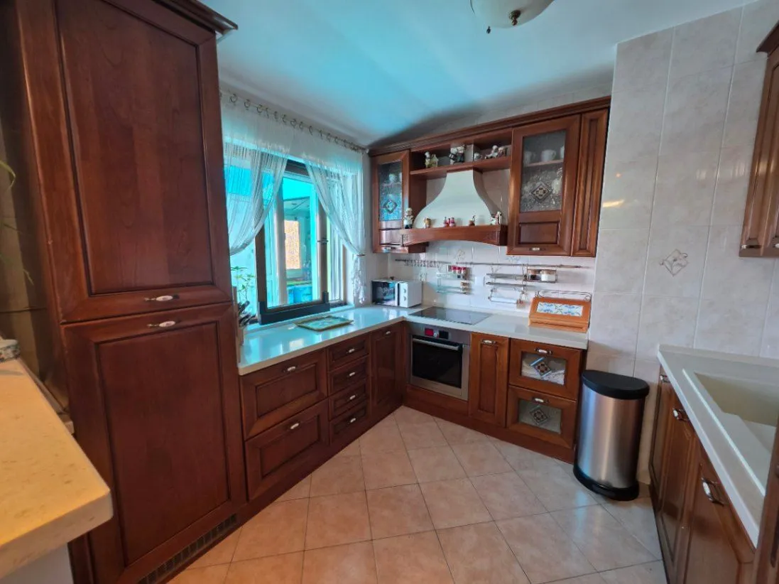 Prodaja, trosoban stan, 130m², Stari Aerodrom, Podgorica