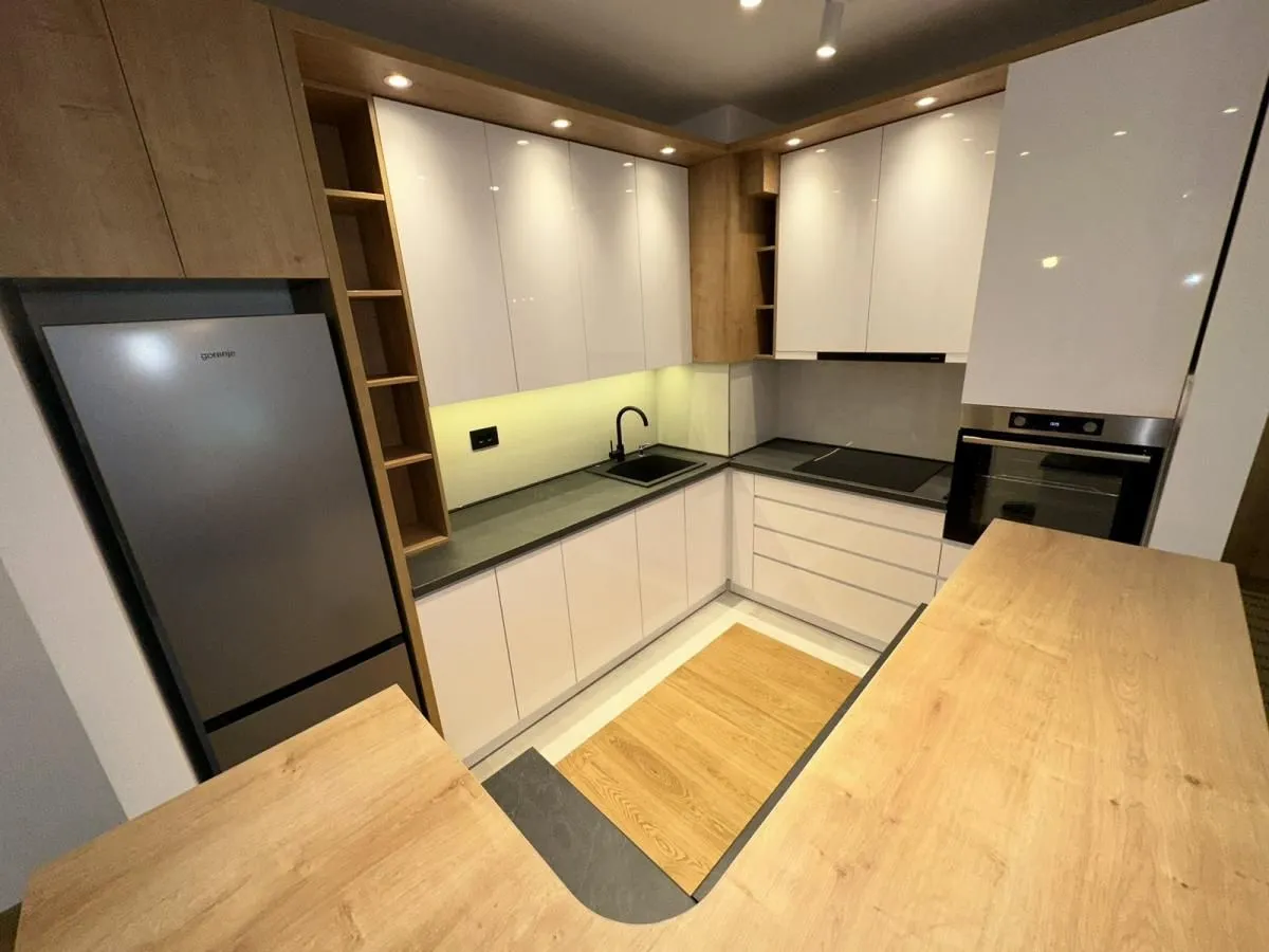 Izdavanje, četvorosoban stan, 102m², Crveni Krst, Beograd