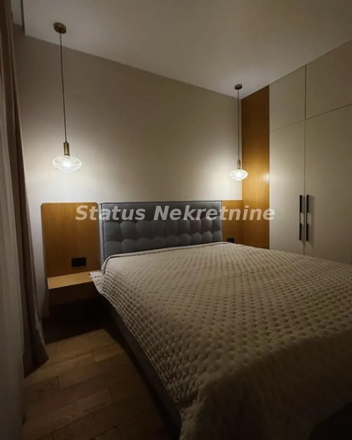 Izdavanje, stan, 112m², Centar, Novi Sad