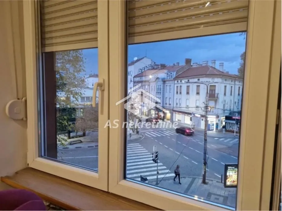 Izdavanje, poslovni prostor, 72m², Kalenić Pijaca, Vračar Sve Podlokacije