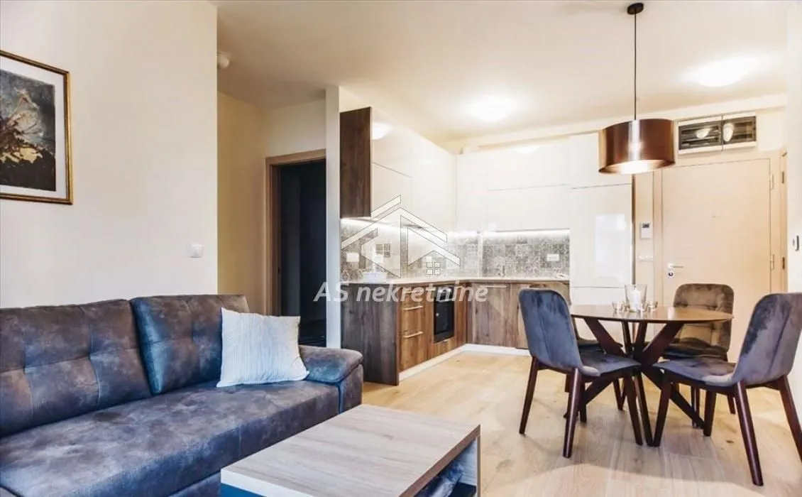Izdavanje, trosoban stan, 68m², Vračar Sve Podlokacije, Beograd