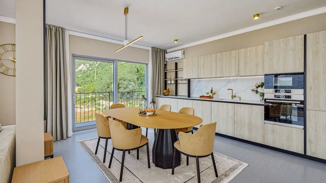 Prodaja, trosoban stan, 158m², Dobrota, Kotor