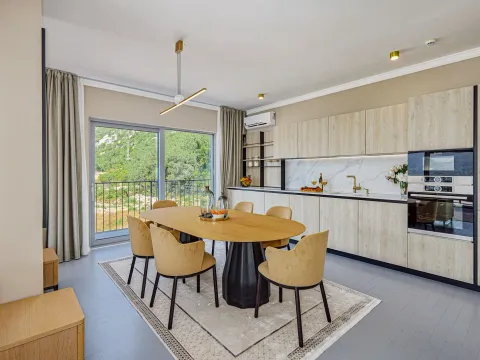 Sale, three bedroom apartment, 158m², Dobrota, Kotor