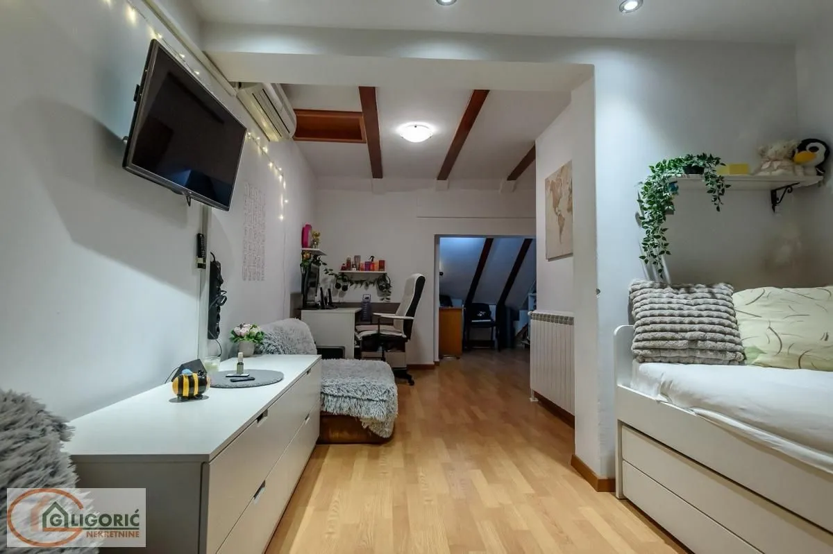 Sale, four bedroom apartment, 104m², Stari Grad, Beograd