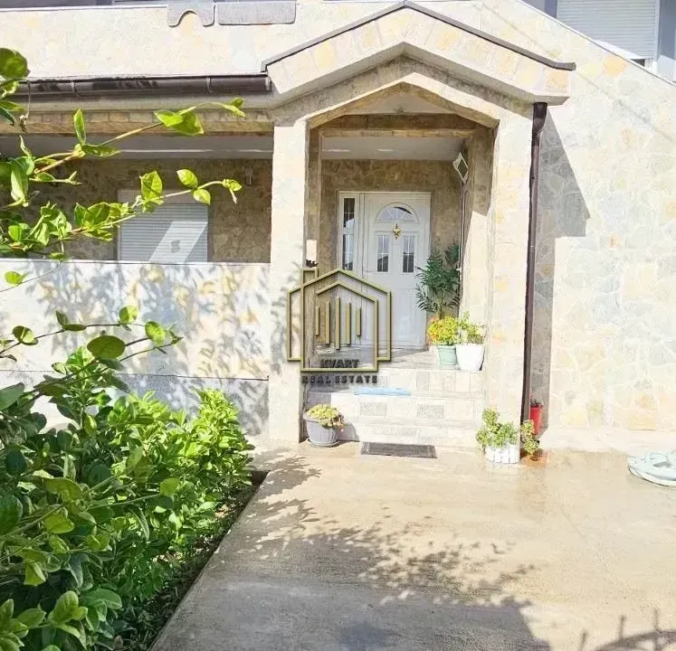 Izdavanje, kuća, 200m², Cijevna, Podgorica
