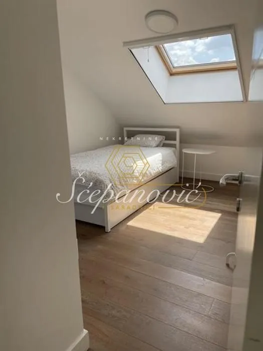 Prodaja, četvorosoban stan, 78m², Centar, Novi Sad