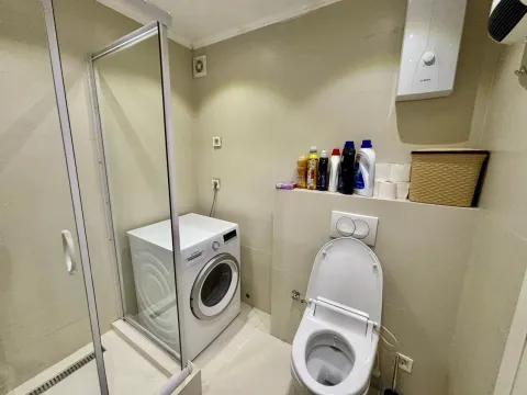 Izdavanje, trosoban stan, 150m², Tivat, Crna Gora - image 20