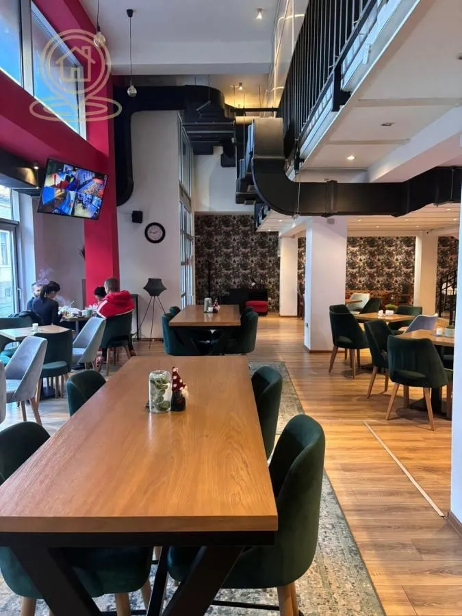 Rent, office space, 390m², Medijana, Niš