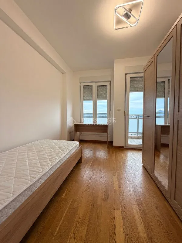 Izdavanje, dvosoban stan, 68m², City Kvart, Podgorica