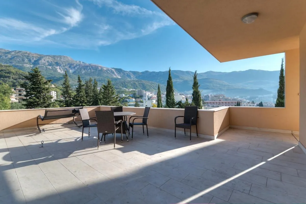Prodaja, trosoban stan, 189m², Budva, Crna Gora
