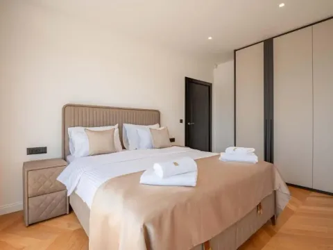 Izdavanje, kuća, 318m², Reževići, Budva - image 5