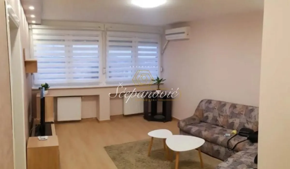 Prodaja, dvosoban stan, 39m², Žitni trg, Zrenjanin