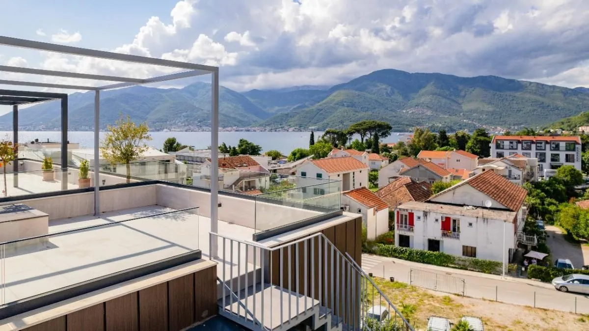 Prodaja, dvosoban stan, 154m², Donja Lastva, Tivat