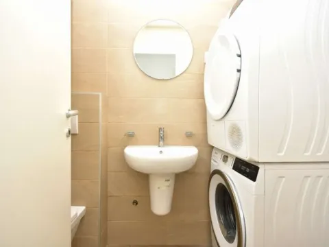 Izdavanje, dvosoban stan, 65m², City Kej, Podgorica - image 8