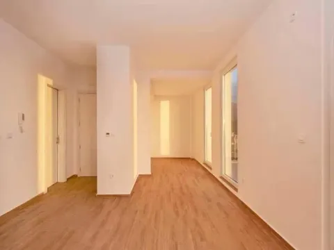 Sale, one bedroom apartment, 76m², Bečići, Budva - image 3