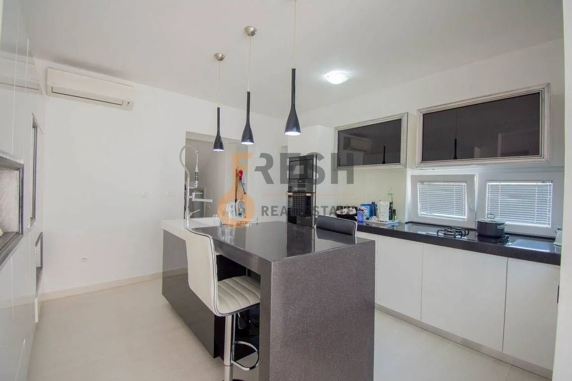 Rent, house, 270m², Zagorič, Podgorica