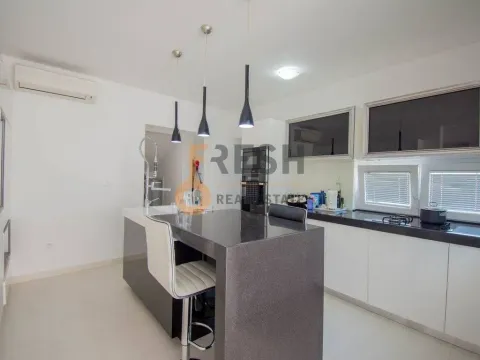 Izdavanje, kuća, 270m², Zagorič, Podgorica - image 10