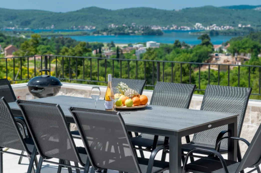 Sale, house, 250m², Mrčevac, Tivat