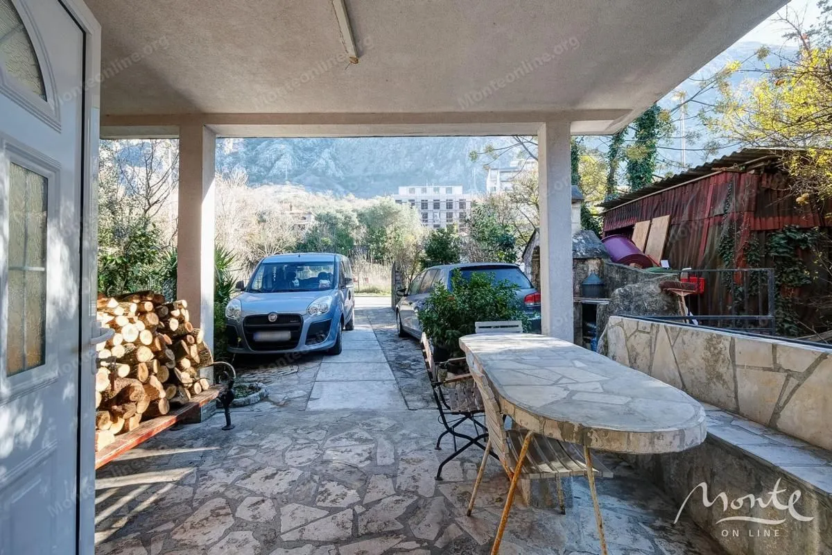 Prodaja, kuća, 219m², Dobrota, Kotor
