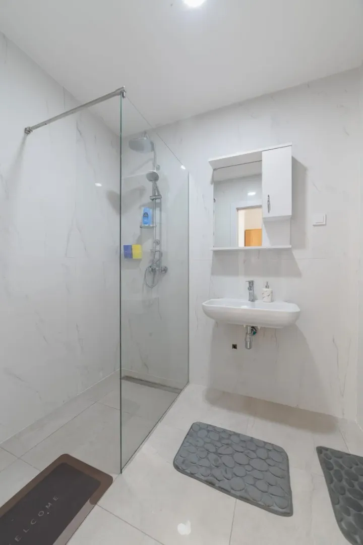 Izdavanje, jednosoban stan, 57m², Bečići, Budva