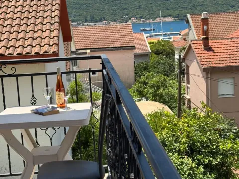 Izdavanje, dvosoban stan, 90m², Đenovići, Herceg Novi - image 9
