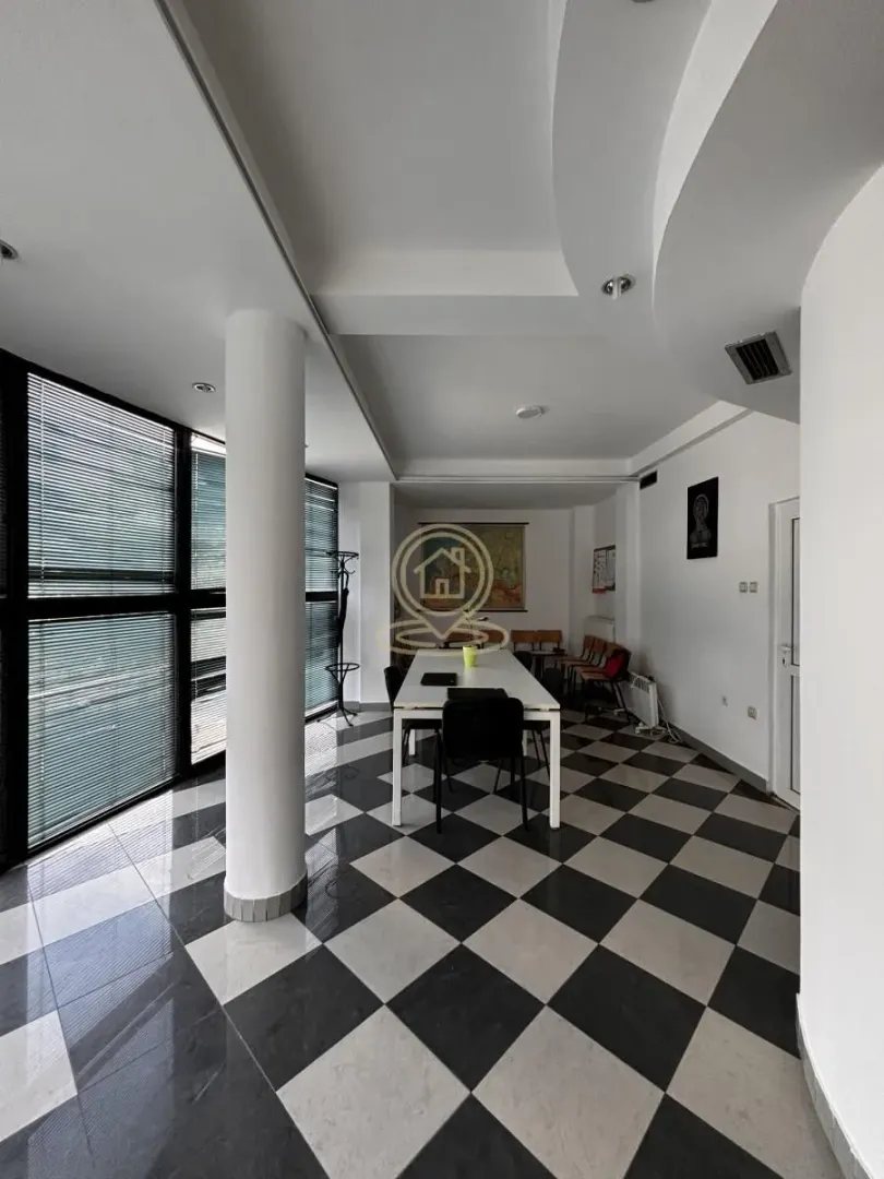 Rent, office space, 450m², Medijana, Niš