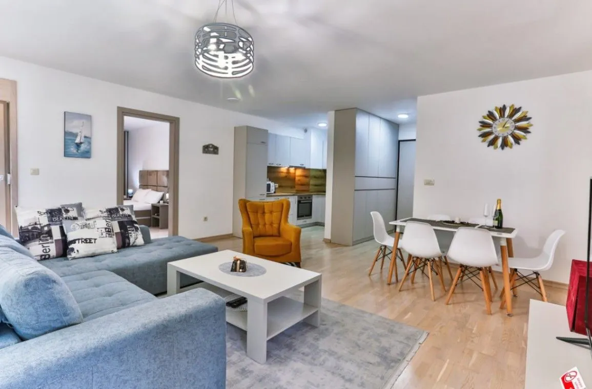 Izdavanje, dvosoban stan, 74m2, Centar, Budva