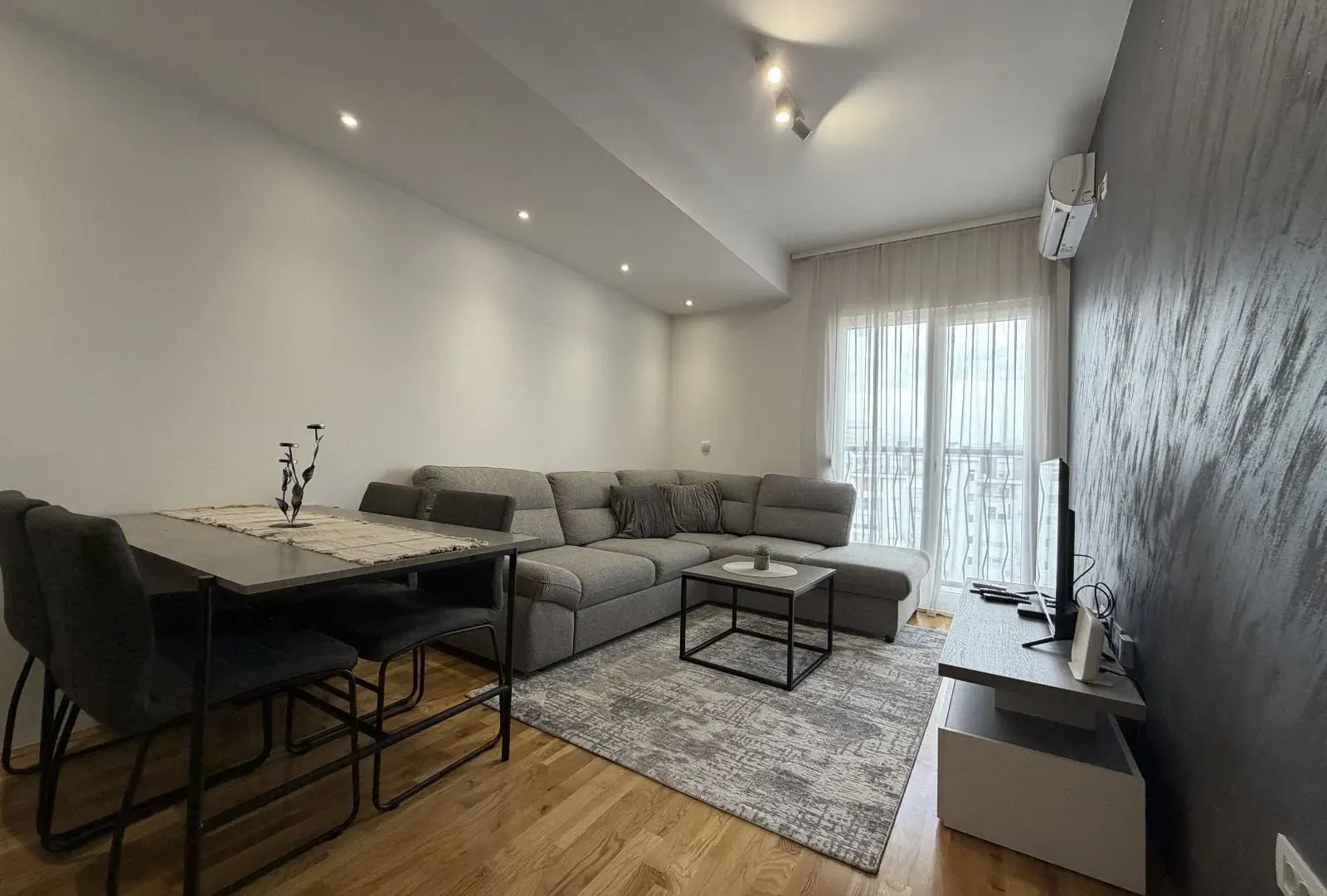 Izdavanje, jednosoban stan, 39m², Stari Aerodrom, Podgorica